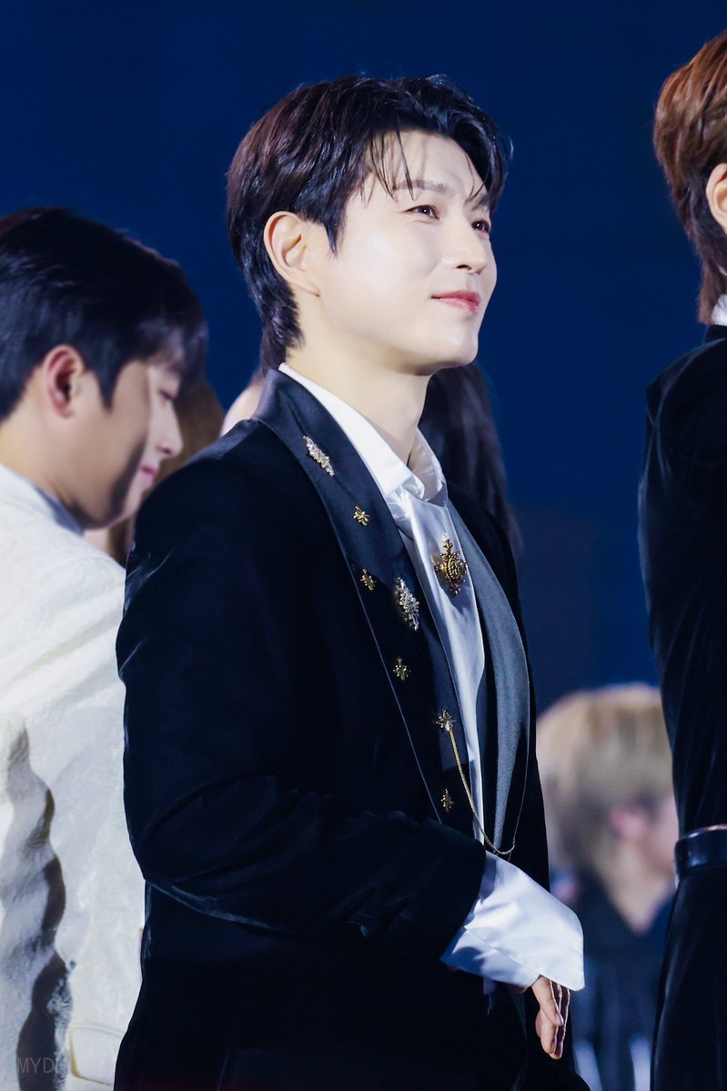 260215 한터뮤직어워즈 2025

-

폐하의 표정과 손끝
👑

-

(사진제공 @ Cherubic_kang)
#배두훈 #포레스텔라