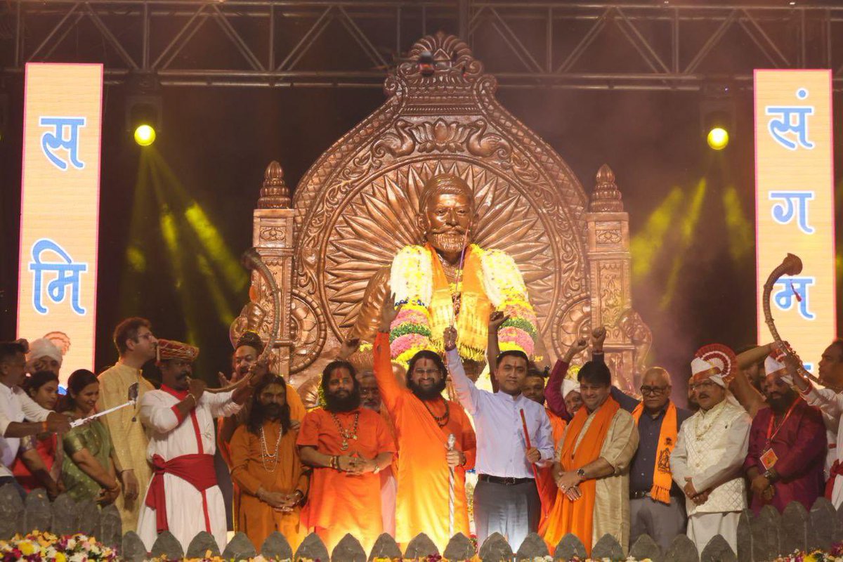 dip_goa's tweet photo. On Chhatrapati Shivaji Maharaj Jayanti, Chief Minister, @DrPramodPSawant inaugurated the Goa Spiritual Festival and also unveiled the magnificent Smarak of Chhatrapati Shivaji Maharaj in the presence of Pujya Brahmeshanand Acharya Swamiji @Sadgurudev_Goa , Social Welfare Minister, Shri. @S_Phal_Dessai , PWD Minister, Shri. @digambarkamat , revered saints, public representatives and Shivpremi citizens.