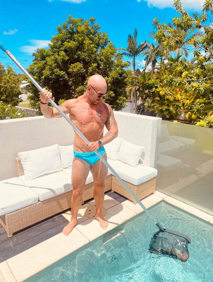 Anyone need a pool cleaner ? 🛟💦

Matty wears baby blue Bondi Diver

thenavydiver.com