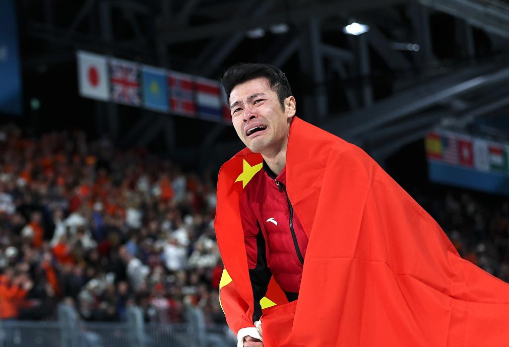 PDChina's tweet photo. China's Ning Zhongyan upset title favorite Jordan Stolz of the United States to win the men's 1,500m speed skating at the Milan-Cortina Olympic Winter Games on Thursday.

Ning, who had already collected two bronzes in the men's 1,000m and team pursuit, clocked an Olympic-record one minute 41.98 seconds to secure China's first Olympic gold in the event and his third medal at these Games.