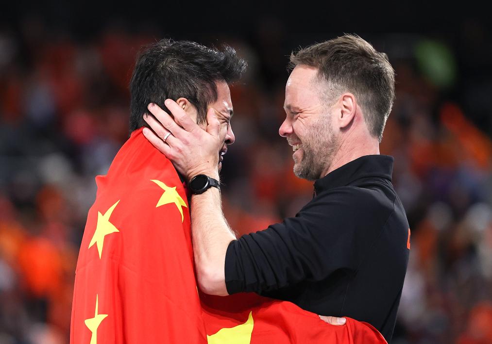 PDChina's tweet photo. China's Ning Zhongyan upset title favorite Jordan Stolz of the United States to win the men's 1,500m speed skating at the Milan-Cortina Olympic Winter Games on Thursday.

Ning, who had already collected two bronzes in the men's 1,000m and team pursuit, clocked an Olympic-record one minute 41.98 seconds to secure China's first Olympic gold in the event and his third medal at these Games.