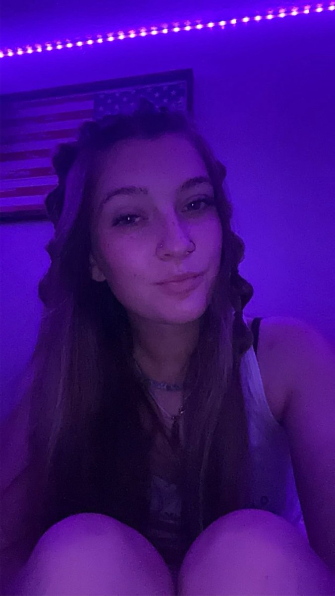 princesslex0322's tweet photo. Your wallet would look better in my possession 😈💸 https://t.co/yTgF1HMA5D