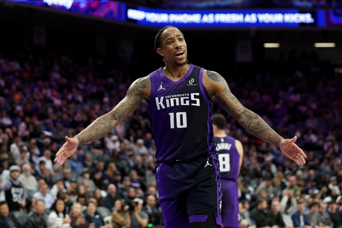 History in Sacramento.

The Sacramento Kings have set a new franchise record with their 15th straight loss, breaking a tie with the 1959-60 and 1971-72 Cincinnati Royals for the longest losing streak in franchise history.

What a season.