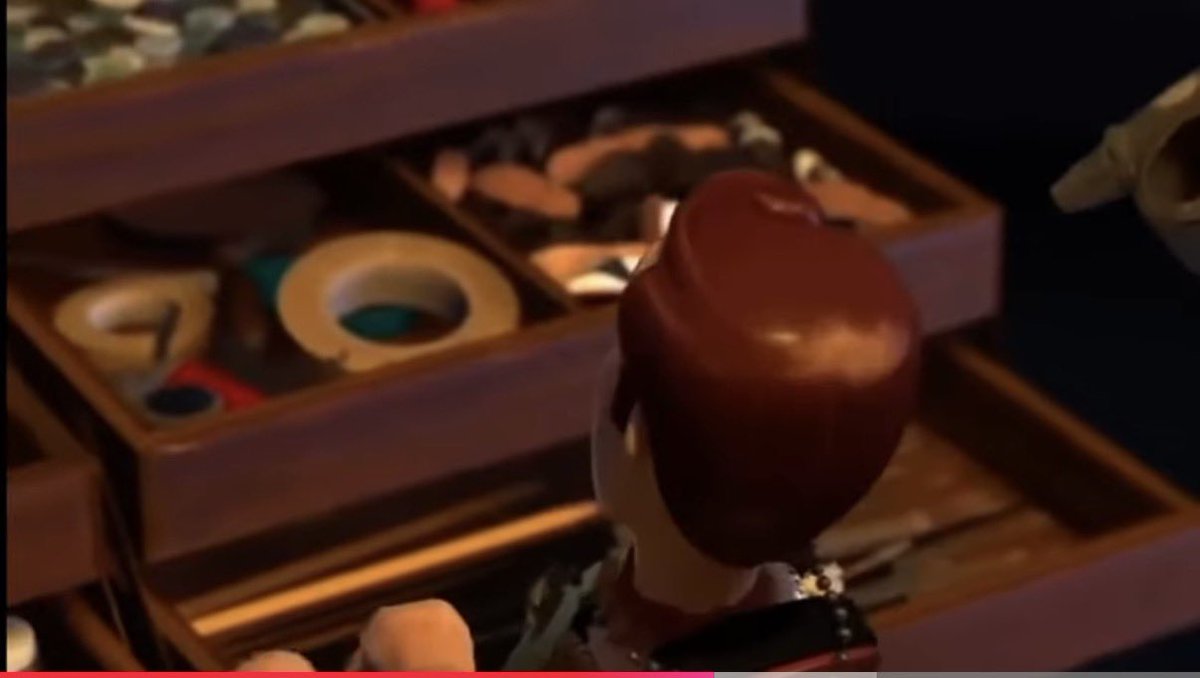 ウッディの後頭部がハゲちゃってるの笑ったけど、そういえば2での修理シーンでも同じ箇所ハゲてたの思い出したw
帽子で擦れちゃって塗装剥げしやすいのかね？