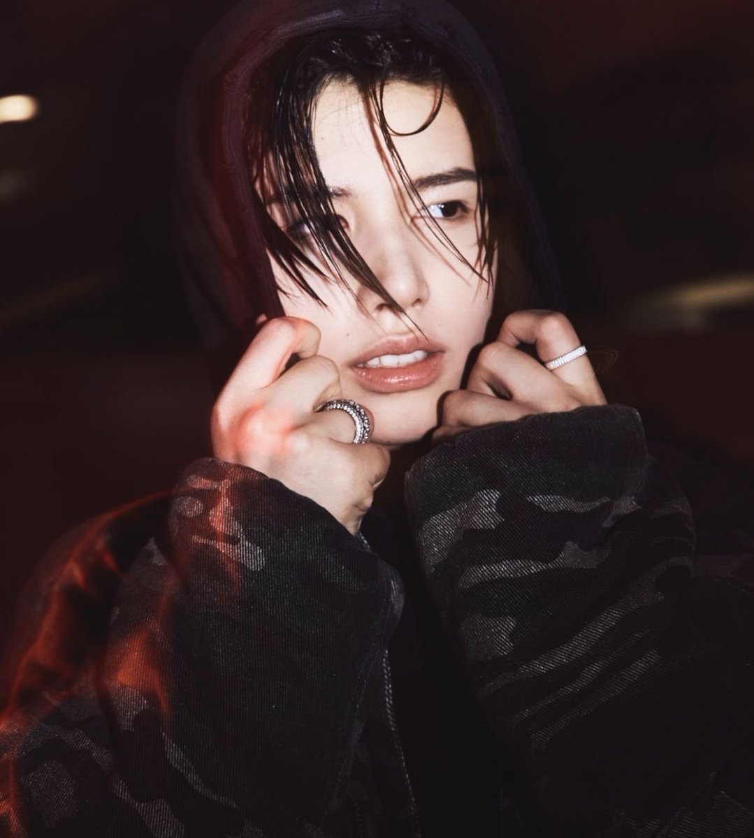 หลุยส์กับการถ่ายรูปแนวนี้คือเท่มากโคตรเท่เลยอะ มันถ่ายออกมาแล้ว Swag น่าค้นหาดูลึกลับดูแล้วต้องชมว่าวิชวลหลุยส์มันไม่ธรรมดาจริง ไหนจะคาริสม่าของหลุยส์ที่ทุกคนเห็นครั้งแรกแล้วรู้เลยว่าไอเด็กนี่มันมีของนะเว้ย

#LOUIS #LNGSHOT