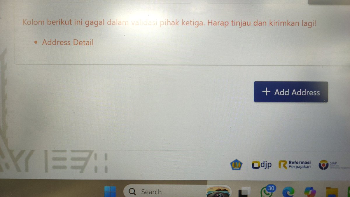 moo_dy08's tweet photo. @kring_pajak min ini gmn sih, dah brjam jam, alamat udah sama dengan KTP tetep aja https://t.co/BilDLmHOmE