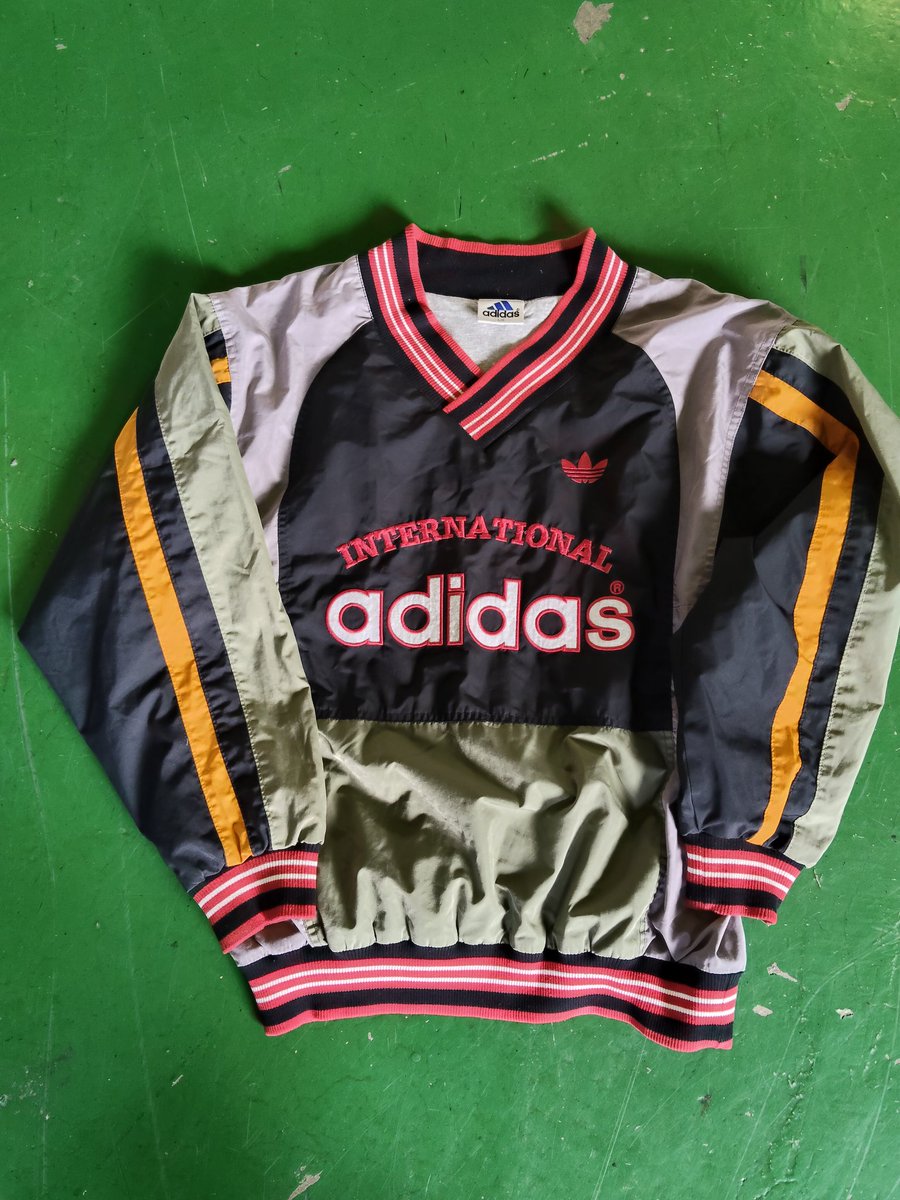 GURE石橋店です🎶 デサント時代のヴィンテージadidas スノボ🏂️から