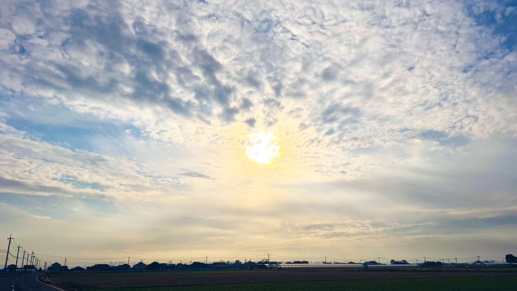 コンビニの駐車場で見かけたゴミを拾いました😊

少しだけだけど
今日も拾えて良かったです🥰

地球に感謝💖自然に感謝
ゴミを拾って恩返し🌏🌈🌱✨
コツコツ楽しく続けていきます🌸
#一日一愛
#ゴミ拾い