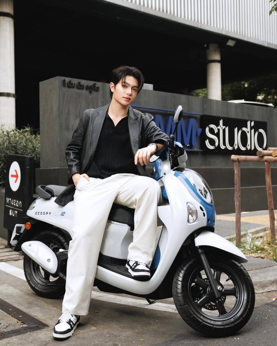 200226 | Instagram Updates

📸williamjkp : 🛵✨️ ซ้อมเสร็จ Energy ยังเหลือ ไปขี่รถเล่นกับ Honda SCOOPY ก้นต่อดีกว่า
Let's go💕

instagram.com/p/DU97PhjkSkO/…

#ScoopyGang #แก็งเจนใหม่ไปให้สดเทรนด์
#NewHondaSCOOPY
#HondaMotorcycleThailand
#Williamjkp
#WEofficialTH