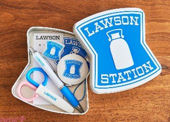 コンビニ「LAWSON(ローソン)」の看板がかわいい卓上ミラーやミニポーチ