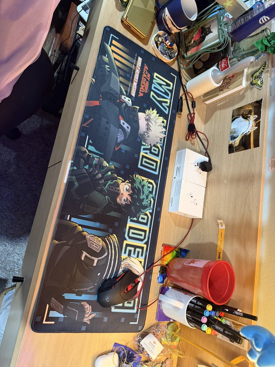 heartscollide09's tweet photo. Sooo some stuff I got for my birthday just shows how hyper-fixated I am on them ๐ญ๐ญ the tdbkdk mousepad is HUGE and I fucking LOVE IT and my kerplunk girl never disappoints ๐ป๐ป๐ป๐ป #MHA #bokunohero #bkdk #tdbkdk #GreenDay #kerplunk #kerplunkgirl https://t.co/3JSHI8DfBC