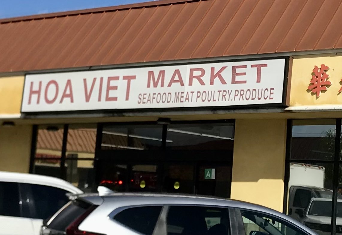 RedKalina00100's tweet photo. How wet seafood market. Is that about clams?! https://t.co/NiJc4GOUR6