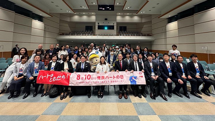 VivaSamuraiblue's tweet photo. @RayRayW19 Official words from Takahashi-sensei👍
Japan’s elite working in medical field feel inspired and proud of their noble ✨👑Ambassador #JunMisugi. His fans always do, forever and ever. https://t.co/W7PqRqKTTk
