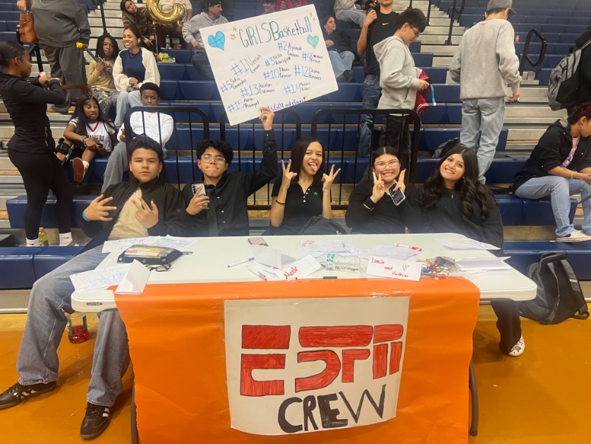 HERNANDO_MS's tweet image. All Hernando MS boys and girls B Ball teams take the win!  Championship games are upcoming!  Come out and cheer our teams to victory!  #CHASING100