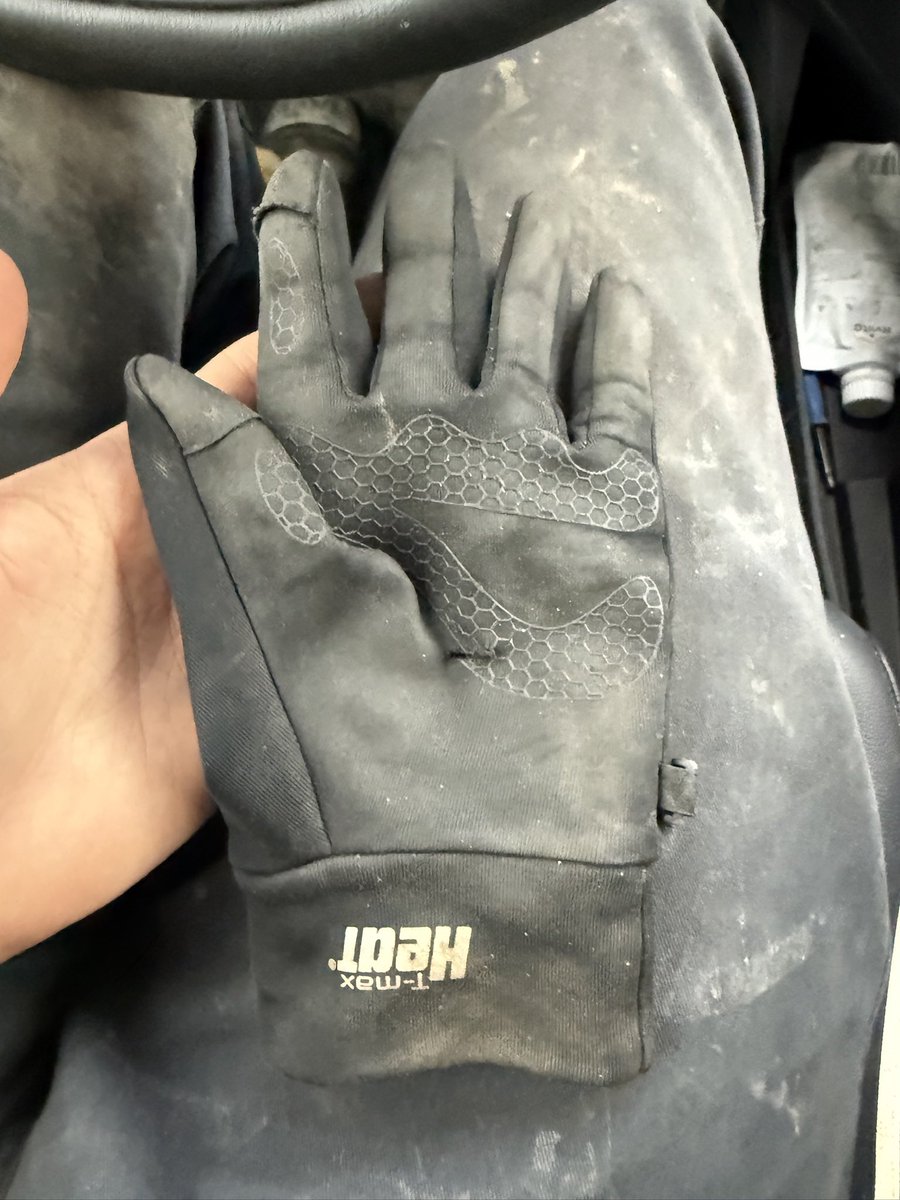 TireDocOfficial's tweet photo. I must find gloves like this again. They’re ripping apart and I don’t think they make them anymore. the touch screen fingers are essential and there’s no beating these ones. Lightweight but heavy duty winter gloves that slip on and off really easy are hard to come by around here 😭