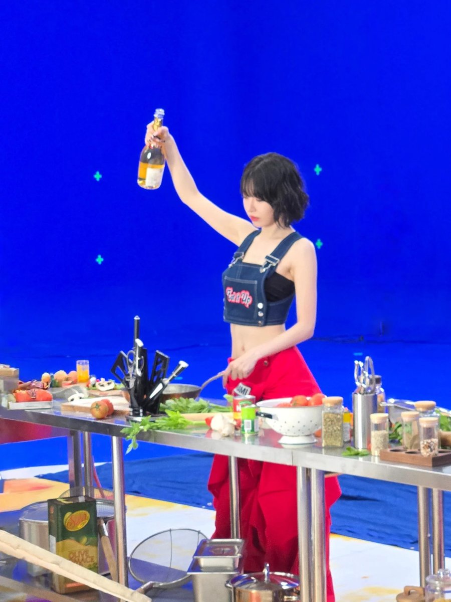 Sakura • 사쿠라 • 宮脇咲良 • サクラ 「251029」 📸 LE SSERAFIM • 르