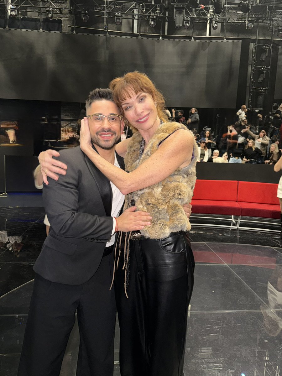 Cristina está feliz! Vamos a luchar hasta el final para que gane Carlos! No os rindáis. #GHDúoGala7