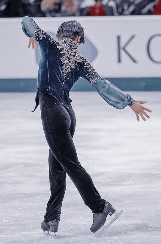 mnikookliet's tweet photo. #jikookau- onde Jeon Jungkook e Park Jimin são os melhores patinadores do gelo. Acostumados a dividirem os holofotes e a trocarem farpas por serem extremamente competitivos, tudo muda quando são selecionados por olheiros para representar a Coréia do Sul na Olimpíadas de inverno. https://t.co/uYviHN1T9x