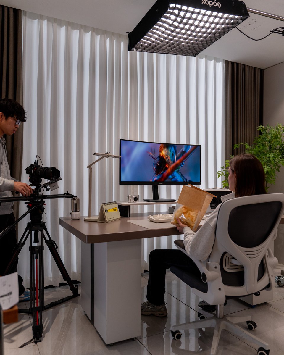 monitor_philips's tweet photo. Philips 34B2U3600C/11
簡潔でクリーン。製品そのものにフォーカスした映像 ⚡
リアルショットをスタイリッシュなカルーセル構成で配置し、
ミニマルで洗練された美的感覚を演出。

レンダリングなし、フィルターなし。
ありのままの映像。🎥
#Philips #MonitorLove #RealShots #34B2U3600C #DeskSetupDiaries