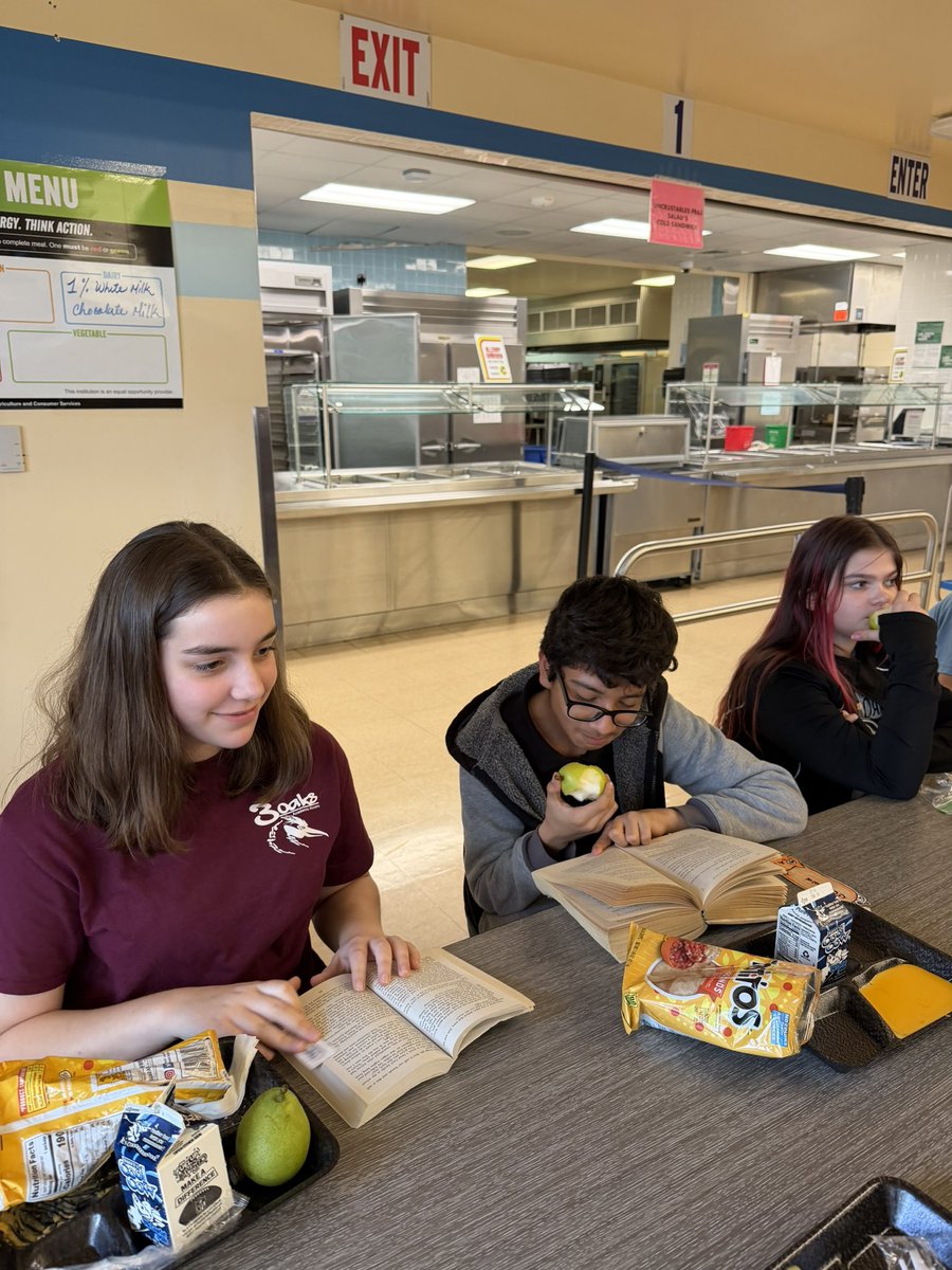 Three Oaks Middle tweet media