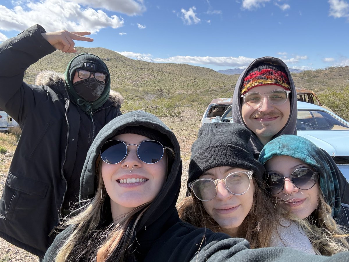 SlickGhoul's tweet photo. Went out and got stuck at an AirBnB called The Cave Inn in Dolan Springs https://t.co/oqSFLAQi2b