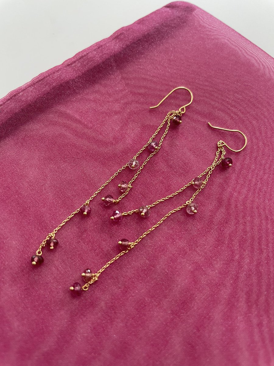 このピンクトルマリンのピアスは退社する時に送別のお品で皆様から頂い