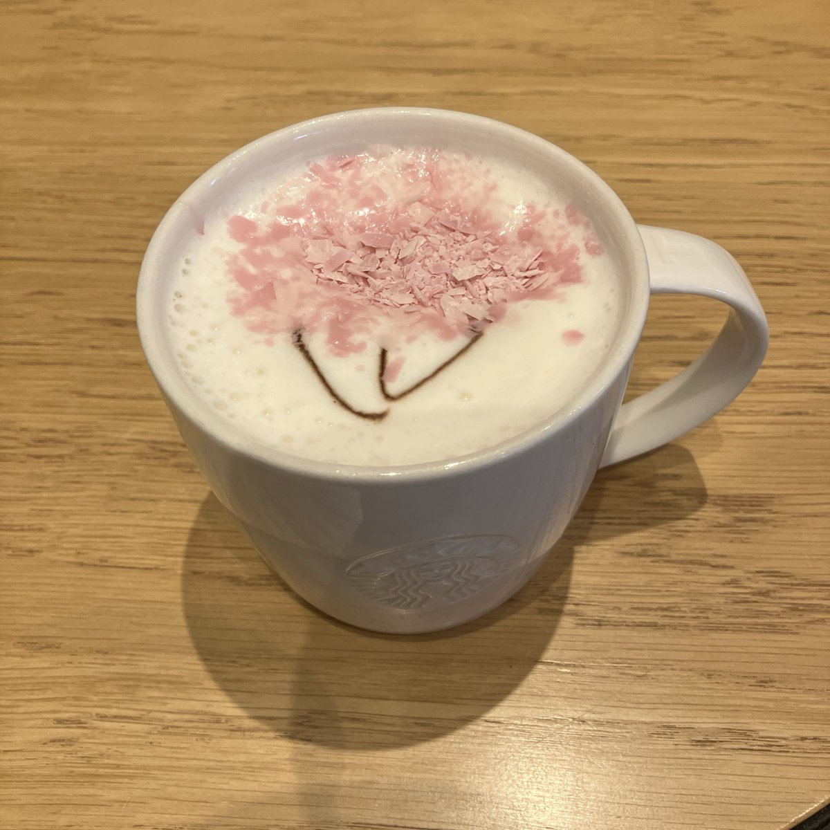 84kavril's tweet photo. ほっと一息😮‍💨
これは桜の木なのか？🌸
現実逃避したいなー😴 https://t.co/IUTXMuCzOl