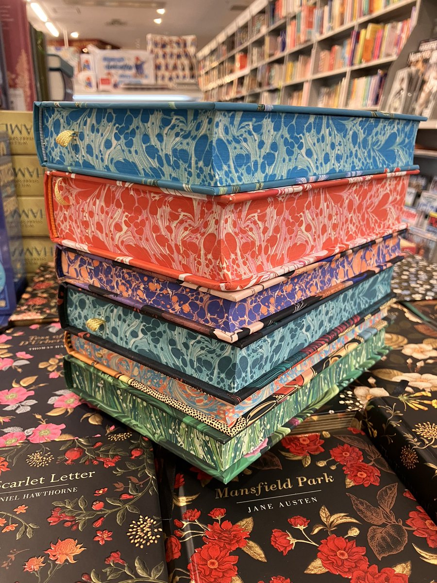 4階洋書】鮮やかな色合いが目を引く、Vintage Classicsのハードカバー