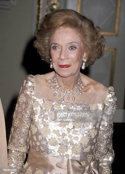 LouisFlores2025's tweet image. Don't forget that Lady Astor gave a large portion of her late husband's wealth to the @NYPL precisely so New Yorkers could access free education. The @NYCMayor's library budget cuts are way for him to pick the pockets of her philanthropy. I'm not surprised. #RIP #Kween