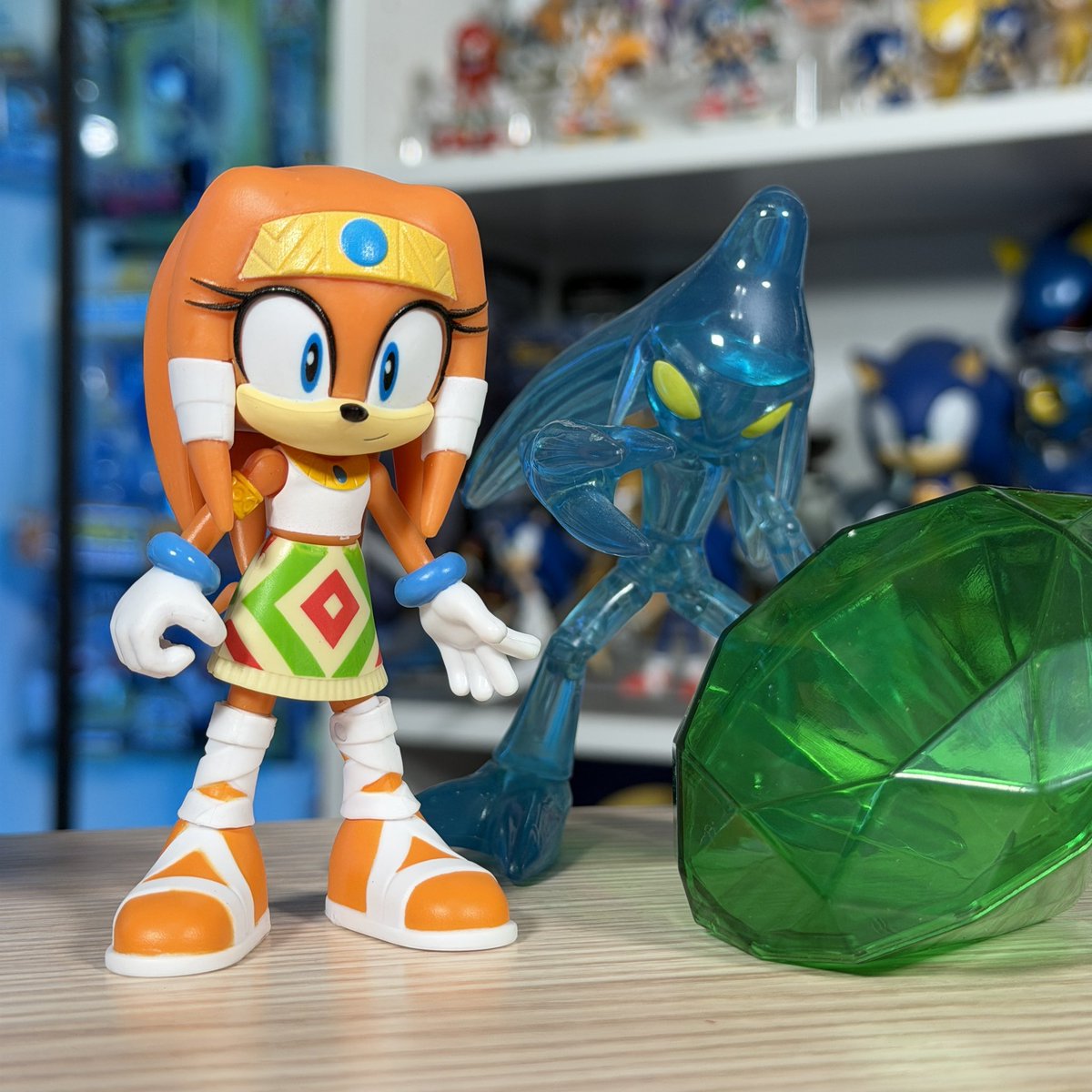 I just got my hands on the first EVER figure of Tikal….. so cool