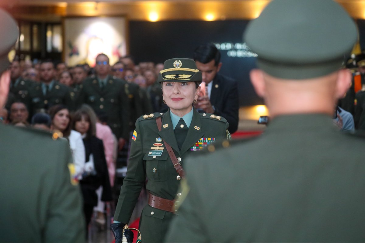 EducacionPonal's tweet photo. En ceremonia oficial, la señora brigadier general Yurian Jeannette Romero Murte asume el mando de la @EducacionPonal, reafirmando su compromiso con la excelencia académica, la transformación institucional y el fortalecimiento del talento humano al servicio del país. https://t.co/q4IU83NEoZ