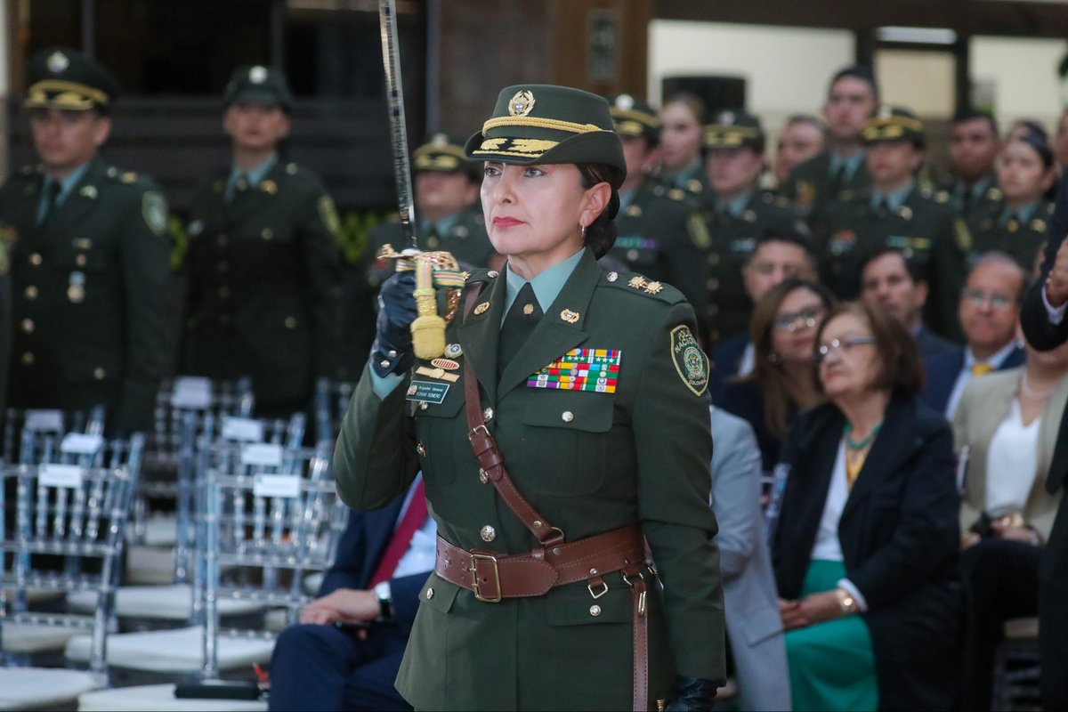 EducacionPonal's tweet photo. En ceremonia oficial, la señora brigadier general Yurian Jeannette Romero Murte asume el mando de la @EducacionPonal, reafirmando su compromiso con la excelencia académica, la transformación institucional y el fortalecimiento del talento humano al servicio del país. https://t.co/q4IU83NEoZ
