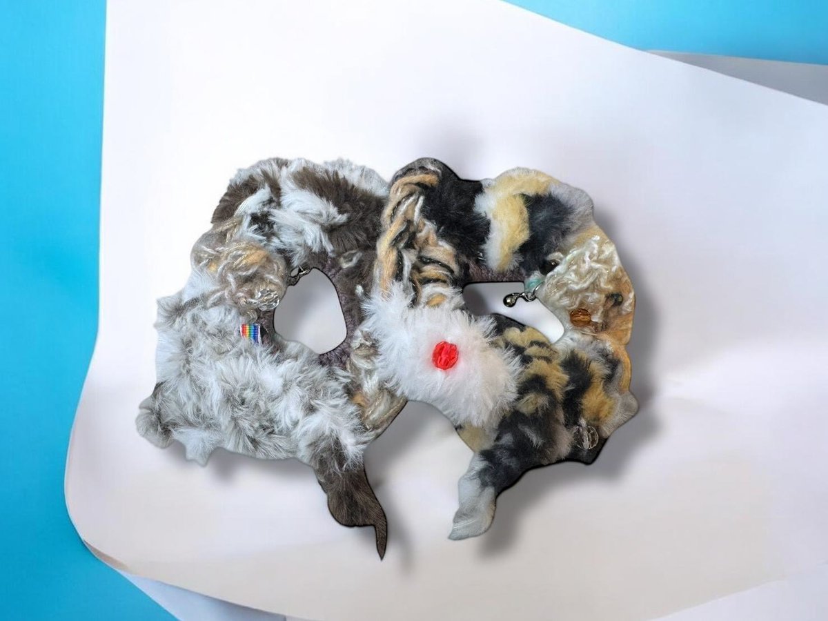 kaya1209's tweet image. mumbo jumbo 新作入荷💓

手編み🧶リメイク作品🧶
@mumbojumbo_nana 

ネコの可愛いシッポ😍
シュシュです♪

#mumbojumbo
#ハンドメイド
#ネコシュシュ 
#ニットシュシュ
#リメイク
#衣装
#中野ブロードウェイ