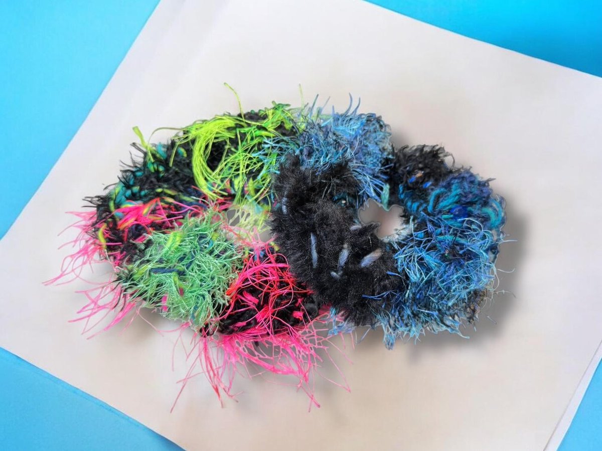 kaya1209's tweet image. mumbo jumbo 新作入荷💓

手編み🧶リメイク作品🧶
@mumbojumbo_nana 

ネコの可愛いシッポ😍
シュシュです♪

#mumbojumbo
#ハンドメイド
#ネコシュシュ 
#ニットシュシュ
#リメイク
#衣装
#中野ブロードウェイ