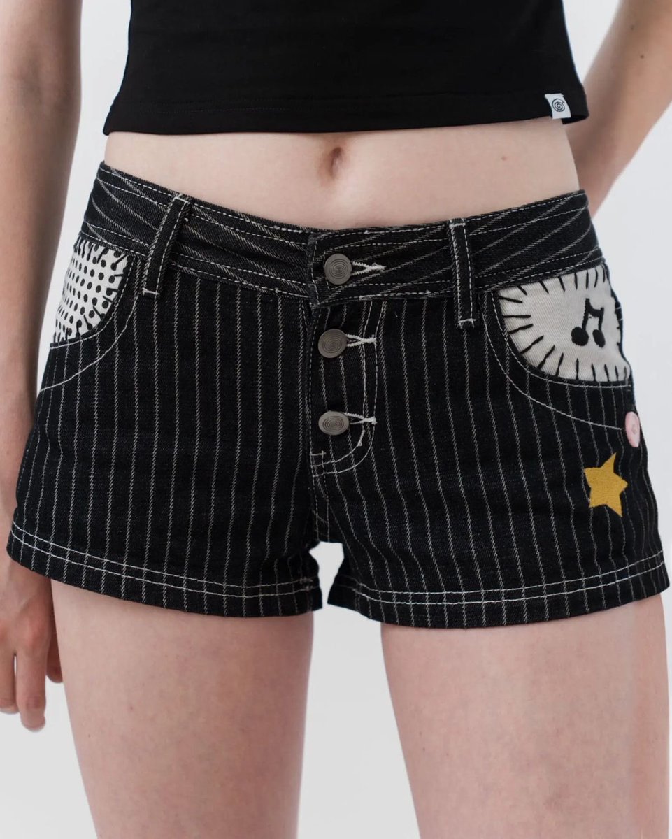 yamiforever1s's tweet image. how does pinterest see me?

. top
. bottoms
. bag
. footwear

WHO IS DOING THIS TO ME.