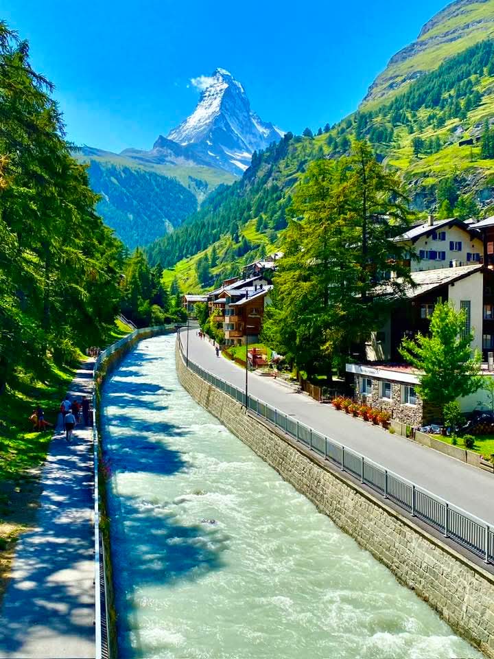 BloomingBe51253's tweet image. SUMMER IN ZERMATT, SWITZERLAND🇨🇭

#swiss #switzerland #zermatt #zermattvillage #zermattswitzerland #schweiz #suica #suisse #suiza