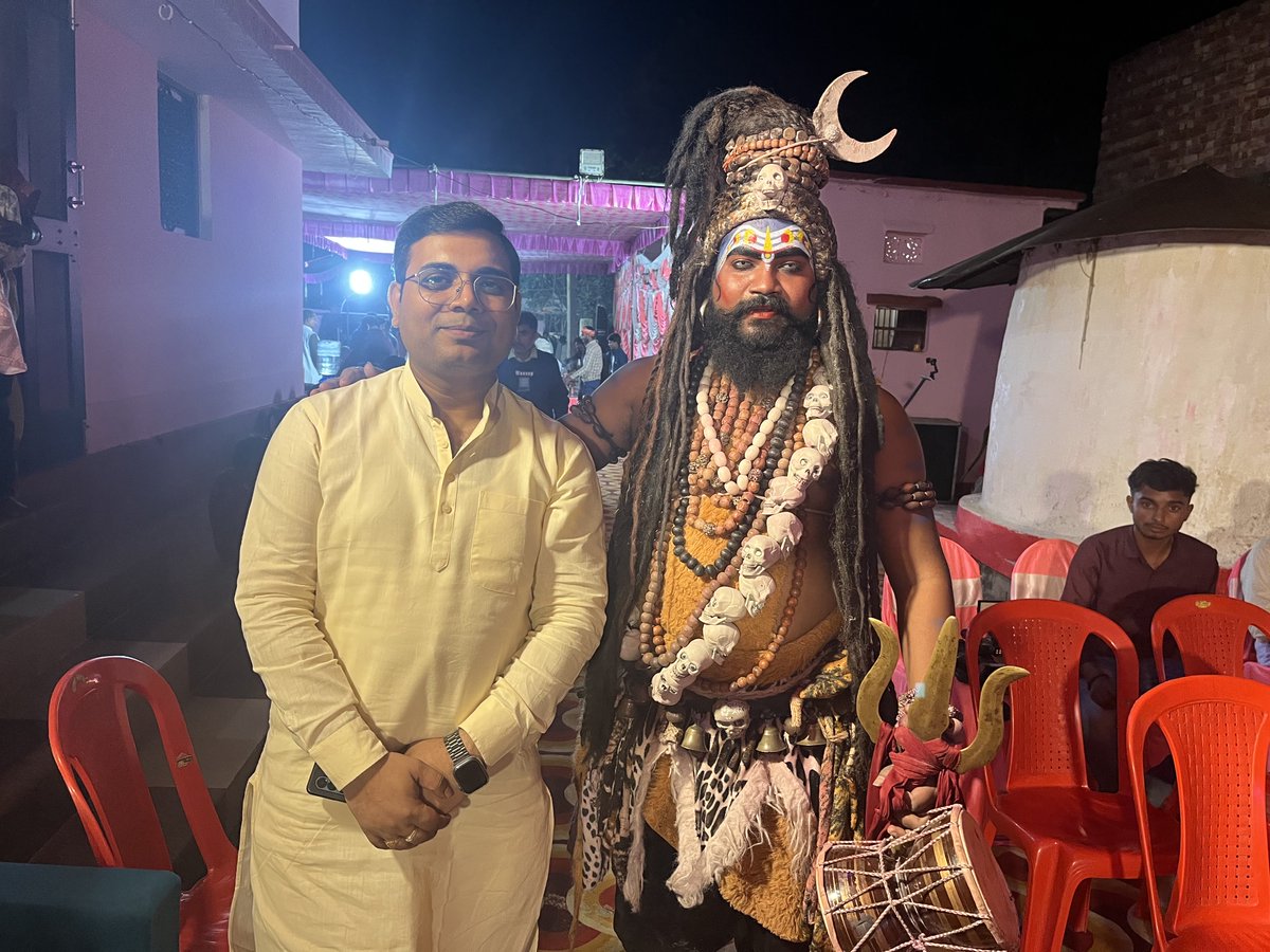 पारिवारिक समारोह में अपने गांव में ।