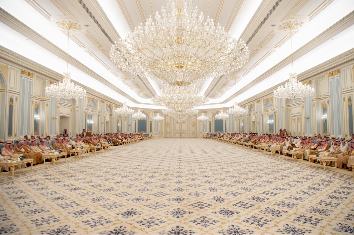 Bandaralgaloud's tweet image. سمو سيدي #ولي_العهد يستقبل المهنئين بشهر رمضان المبارك.