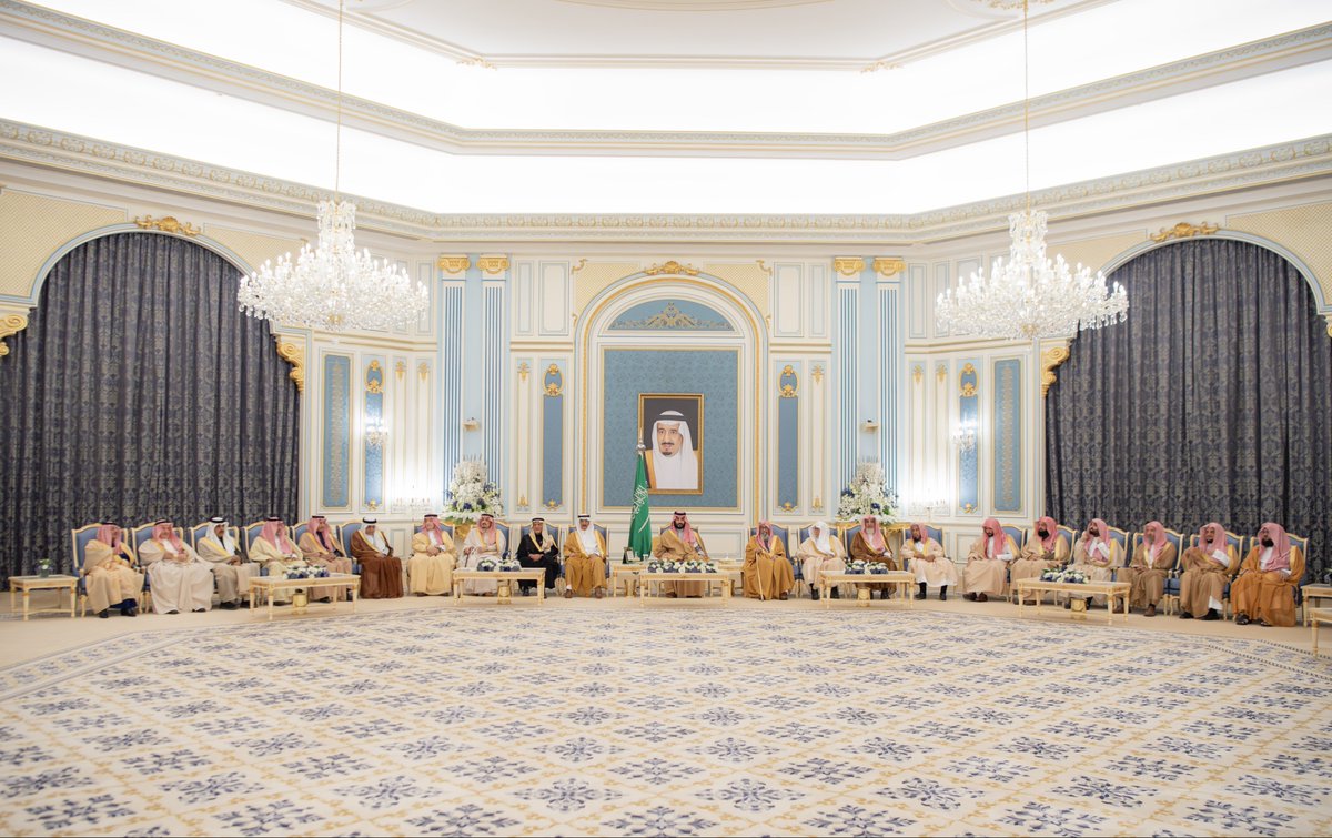 Bandaralgaloud's tweet image. سمو سيدي #ولي_العهد يستقبل المهنئين بشهر رمضان المبارك.