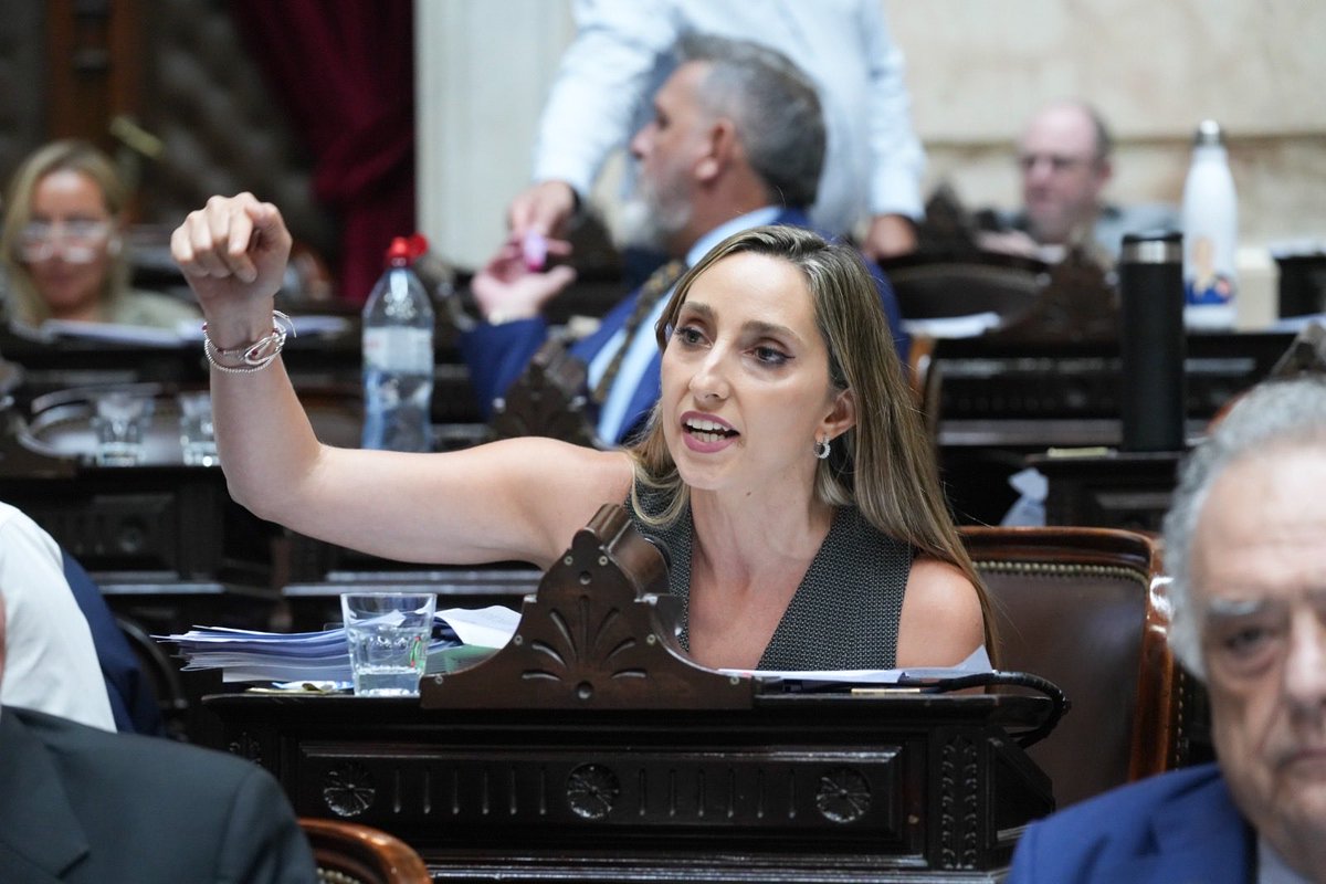 DiputadosAR's tweet image. 💬| @Juli_Strada:  “Quieren que la Argentina sea como Perú y tenga 70% de informalidad. Además, destruyen la posibilidad de una Justicia del Trabajo que sea imparcial”.