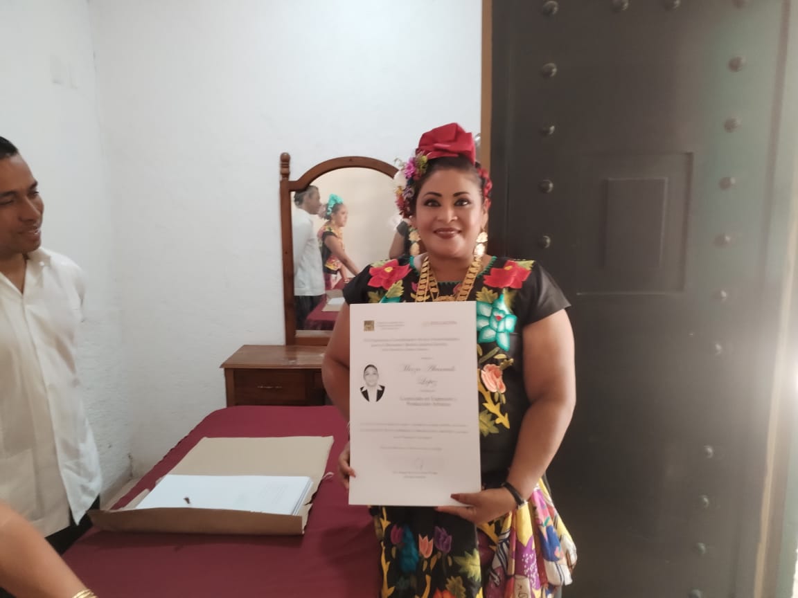 ubbjixtepec's tweet photo. ¡Hoy celebramos con gran alegría la entrega de títulos en la UBBJ Ixtepec!
Reconocemos el esfuerzo, la constancia y los sueños cumplidos de nuestras y nuestros egresados.
¡Felicidades por este gran logro y por el camino que comienza!  #UBBJG #UBBJ  #UBBJIxtepec https://t.co/2xQNW01FOu
