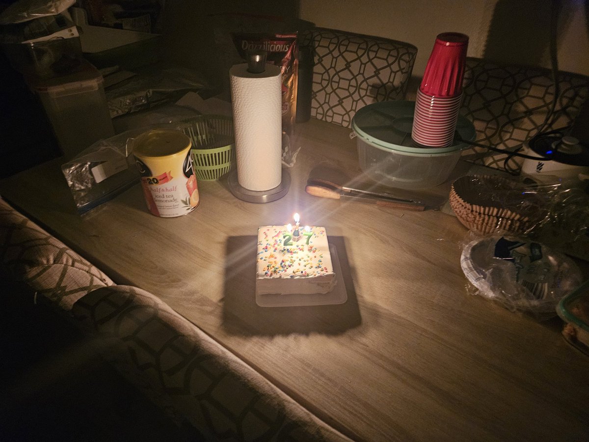 TRGoldYoRHa's tweet photo. Cake from my family for my 27th birthday. Gonna look at this whenever I need to be reminded people are good by default :) 
#birthday #27th #real_life https://t.co/ynRUR6elT3