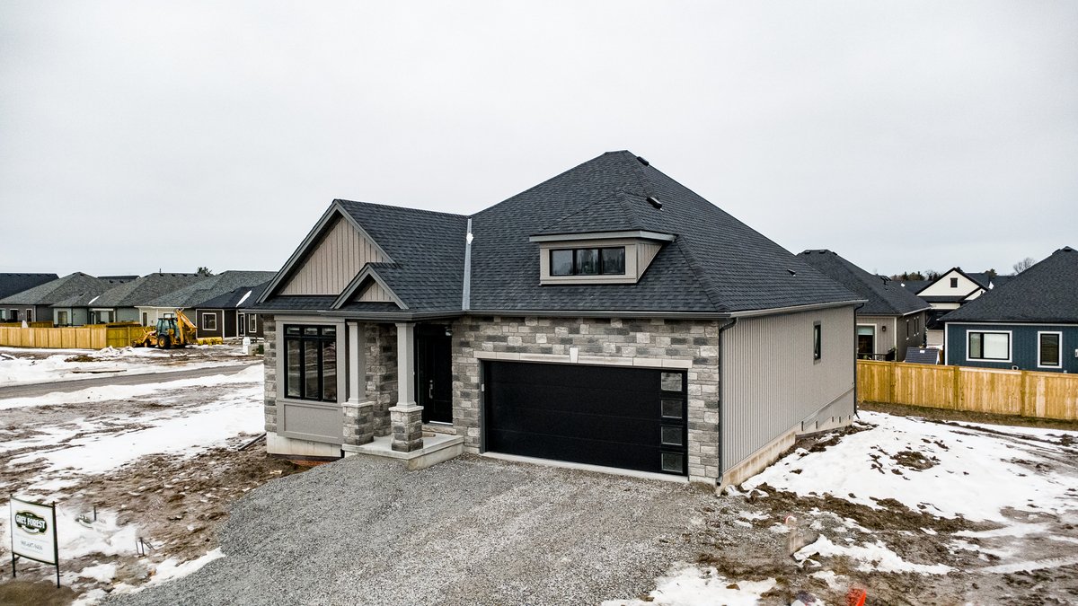 GreyForestHomes's tweet photo. We have quietly gone from snow to melted mess to ice again! This mix of single homes and Condominiums will be delightful to be a part of!  If you are free this weekend, we are showing many models at our Open Houses on Saturday and Sunday from 2 pm to 4 pm in Niagara on the Lake. https://t.co/XUQS2zd7xJ
