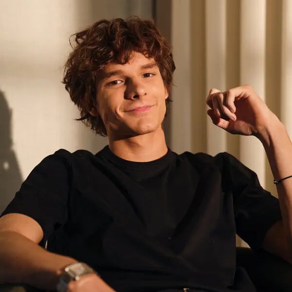 maliabakersgf's tweet image. And if you see one of these four in the auditioning room.. you can just go ahead and leave.