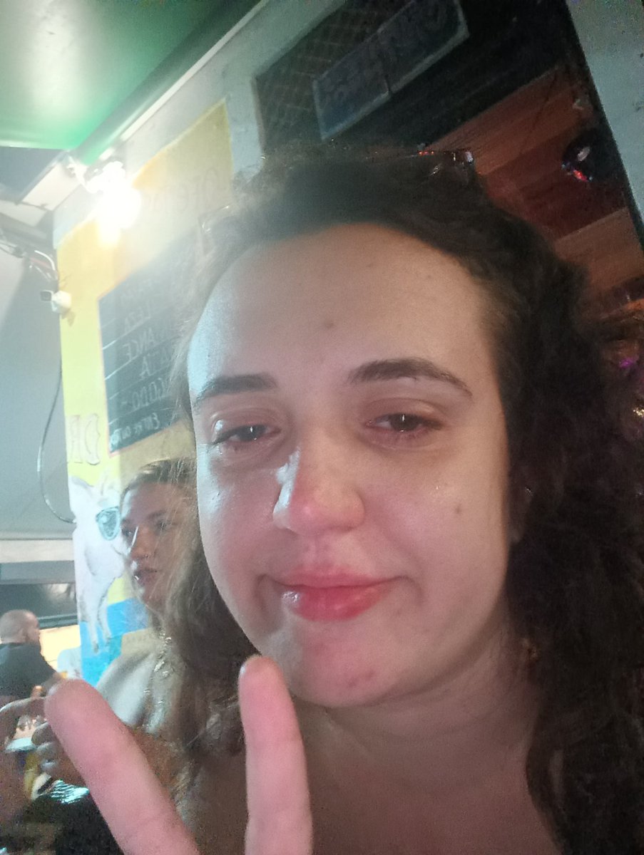 Imagens do dia que eu chorei no bar por um termino com um ficante de 2 meses. 

Não sejam intensas, meninas.