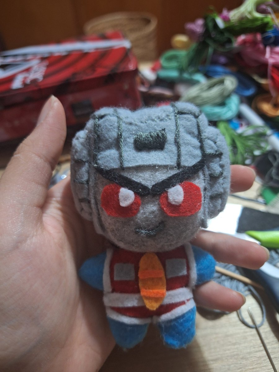 viv1theshrimp's tweet photo. The boy is done! #starscream #hanmade #plushie https://t.co/ulTnCvblzW