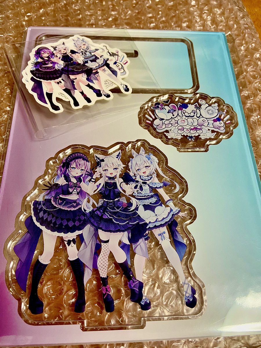 アクスタとステッカー！ ちゃろも飾ってる🫶ありがとうる