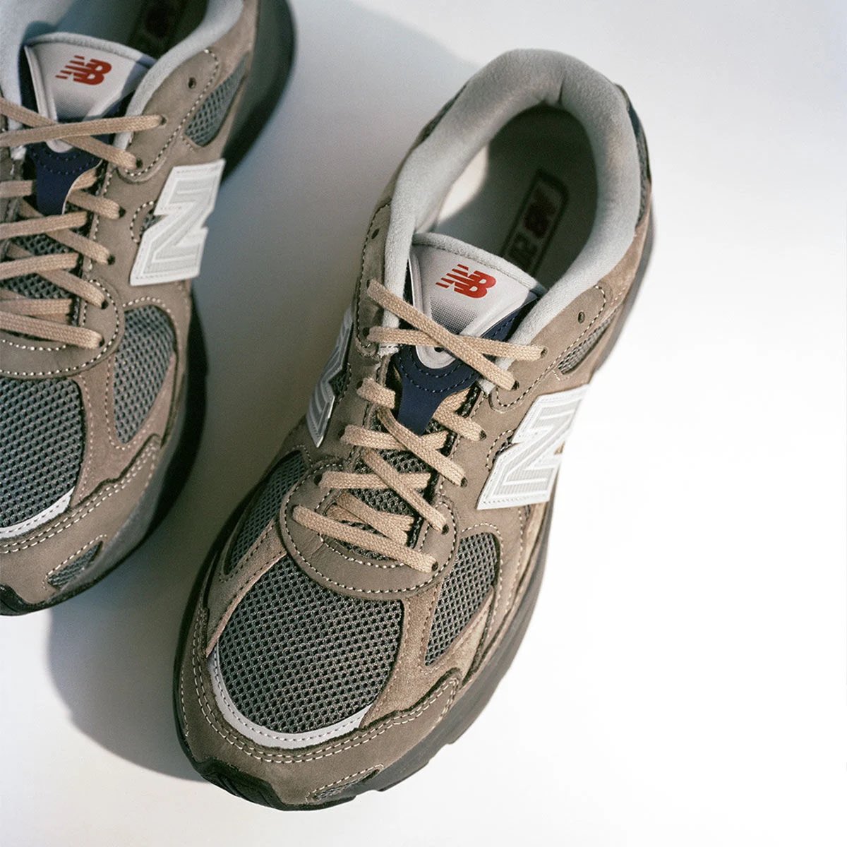 Khakis x New Balance ABZORB 2010 が国内公式オンラインで発売開始 