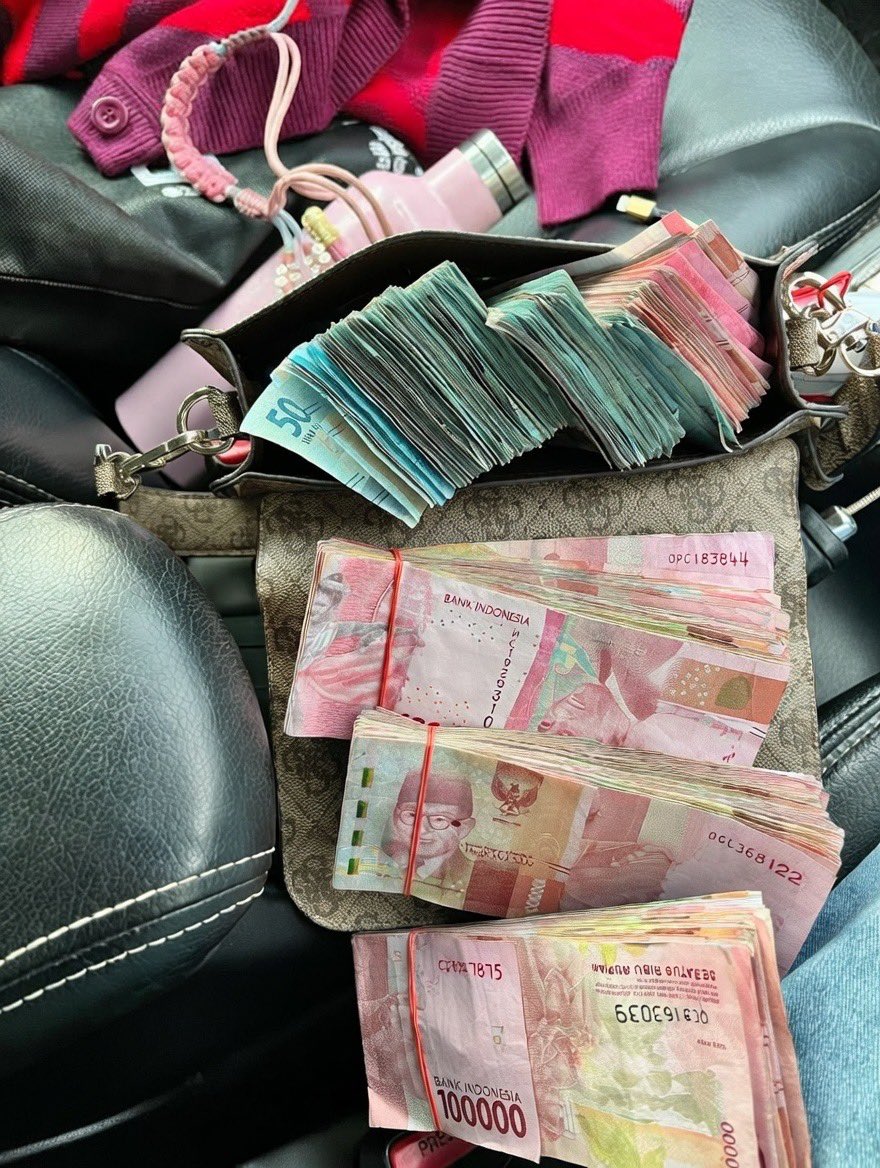 kanjengratuuu__'s tweet image. dalam seminggu kedepan uang kalian akan seperti ini