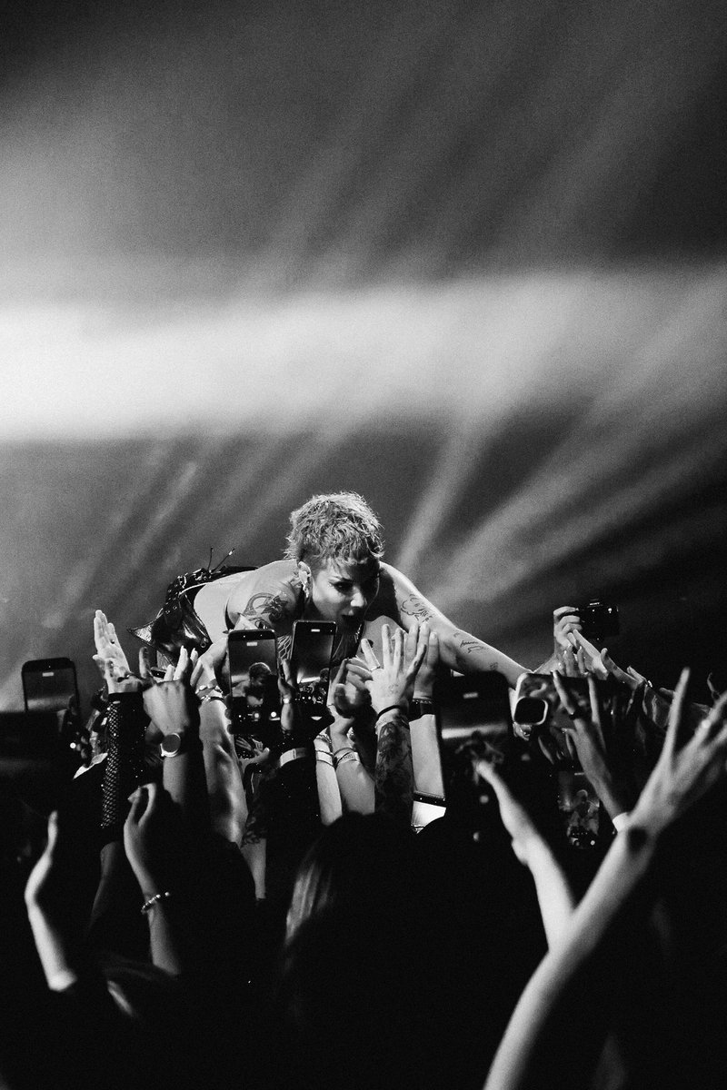 petalsfordani_'s tweet photo. back to badlands melbourne night one with halsey in black and white
⋆｡ﾟ☁︎｡✈︎⋆｡ ﾟ☾ ﾟ｡⋆

@/daniellem_photo on ig for credit if reposting please https://t.co/lmxLSJexVw